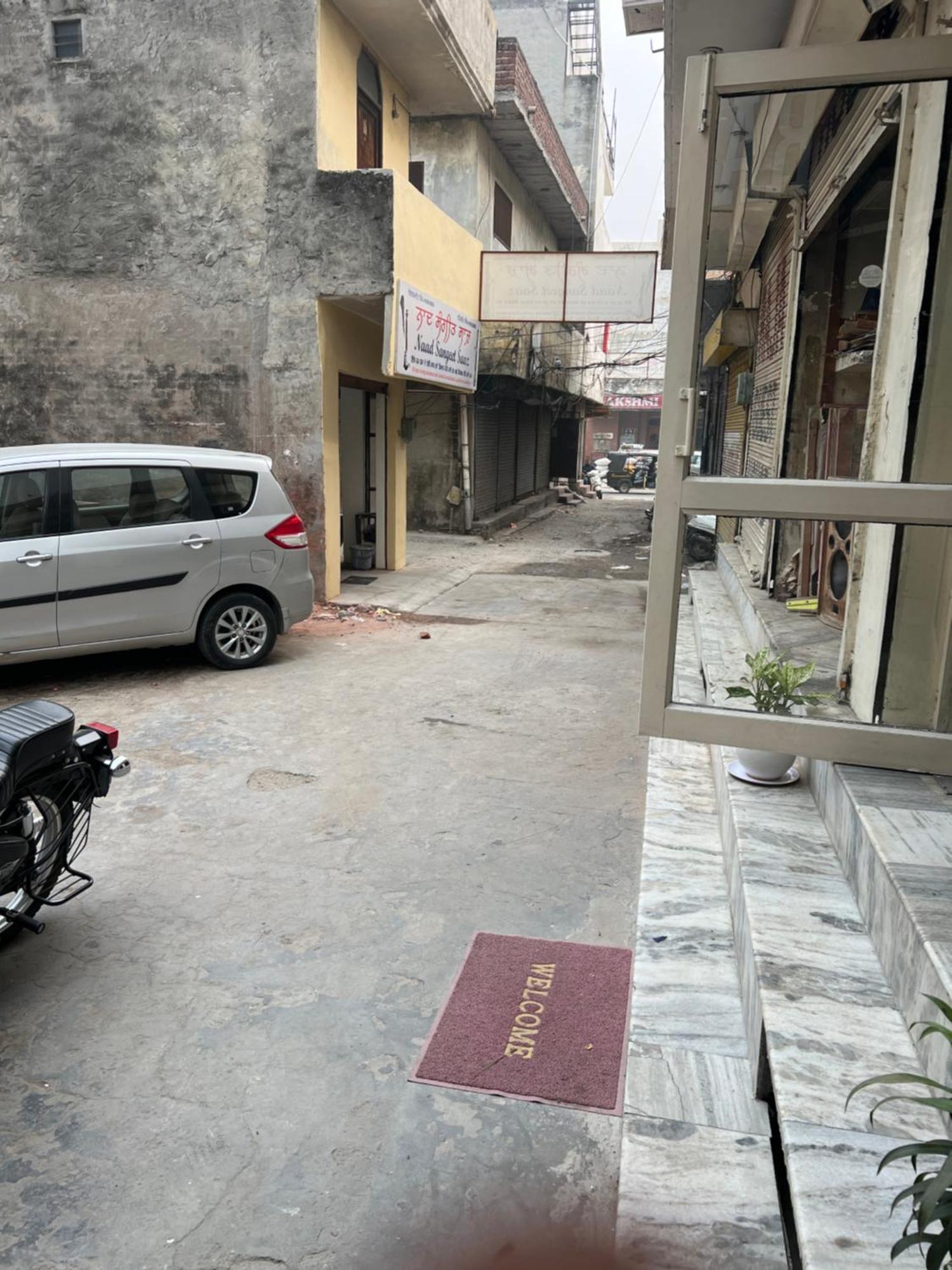 Raja Guest House -- Jalandhar Railway Station -- For Family, Couples, Travellers Exteriör bild