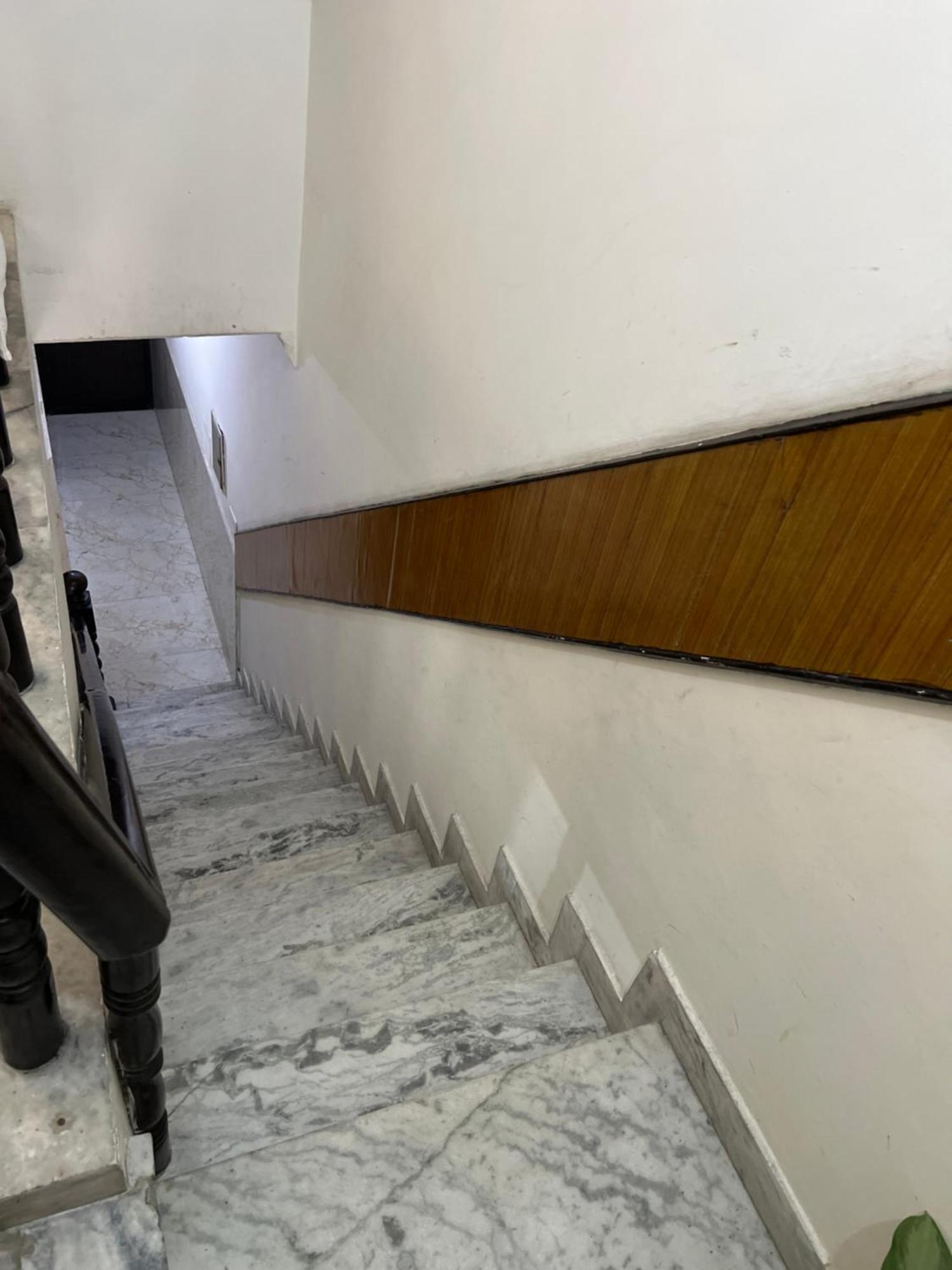 Raja Guest House -- Jalandhar Railway Station -- For Family, Couples, Travellers Exteriör bild