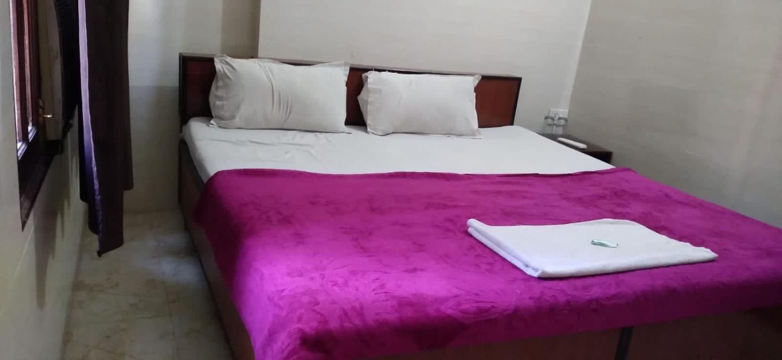 Raja Guest House -- Jalandhar Railway Station -- For Family, Couples, Travellers Exteriör bild