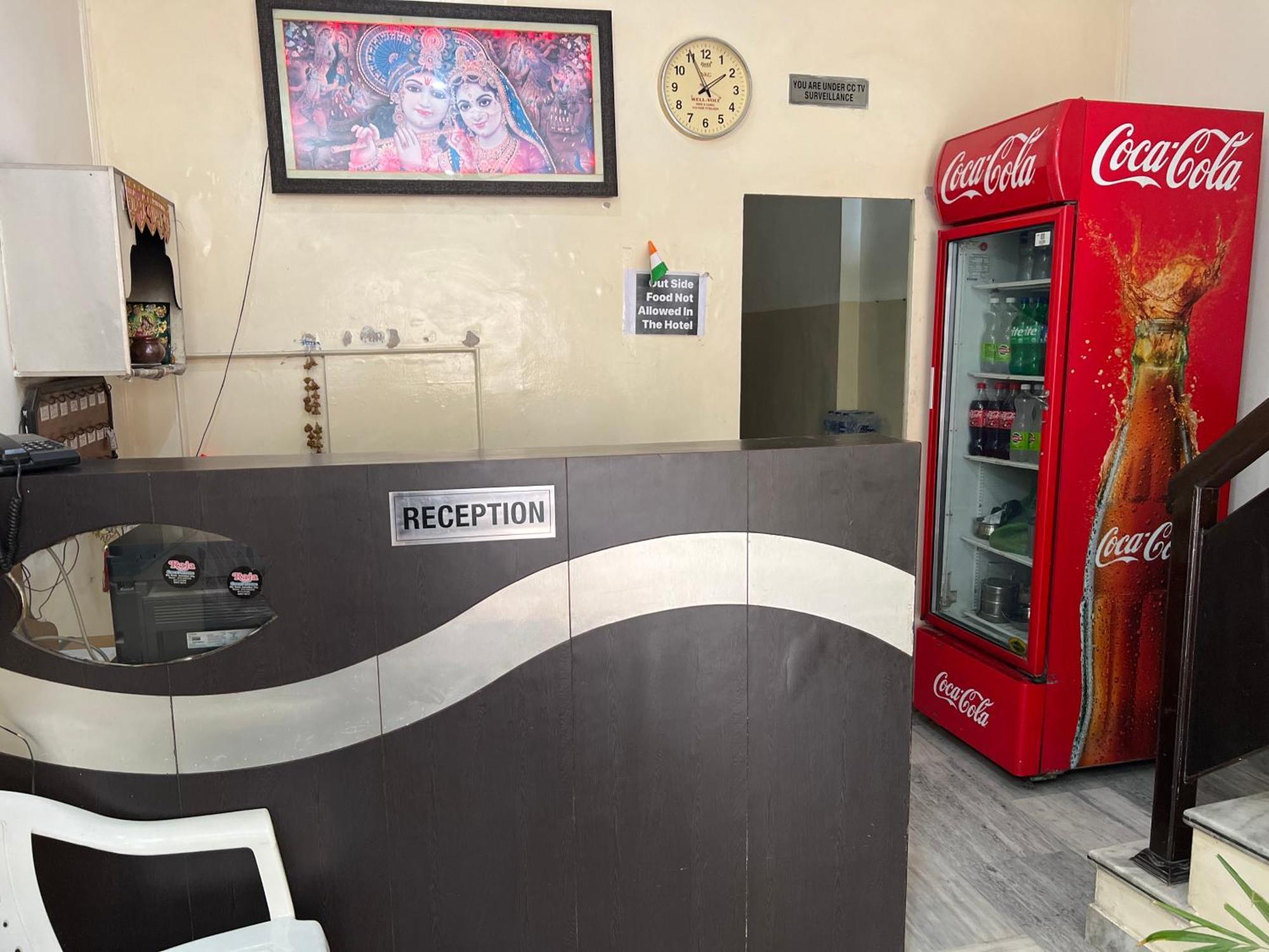 Raja Guest House -- Jalandhar Railway Station -- For Family, Couples, Travellers Exteriör bild