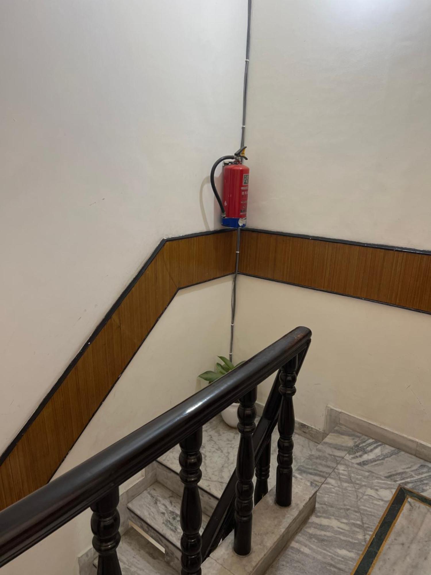 Raja Guest House -- Jalandhar Railway Station -- For Family, Couples, Travellers Exteriör bild