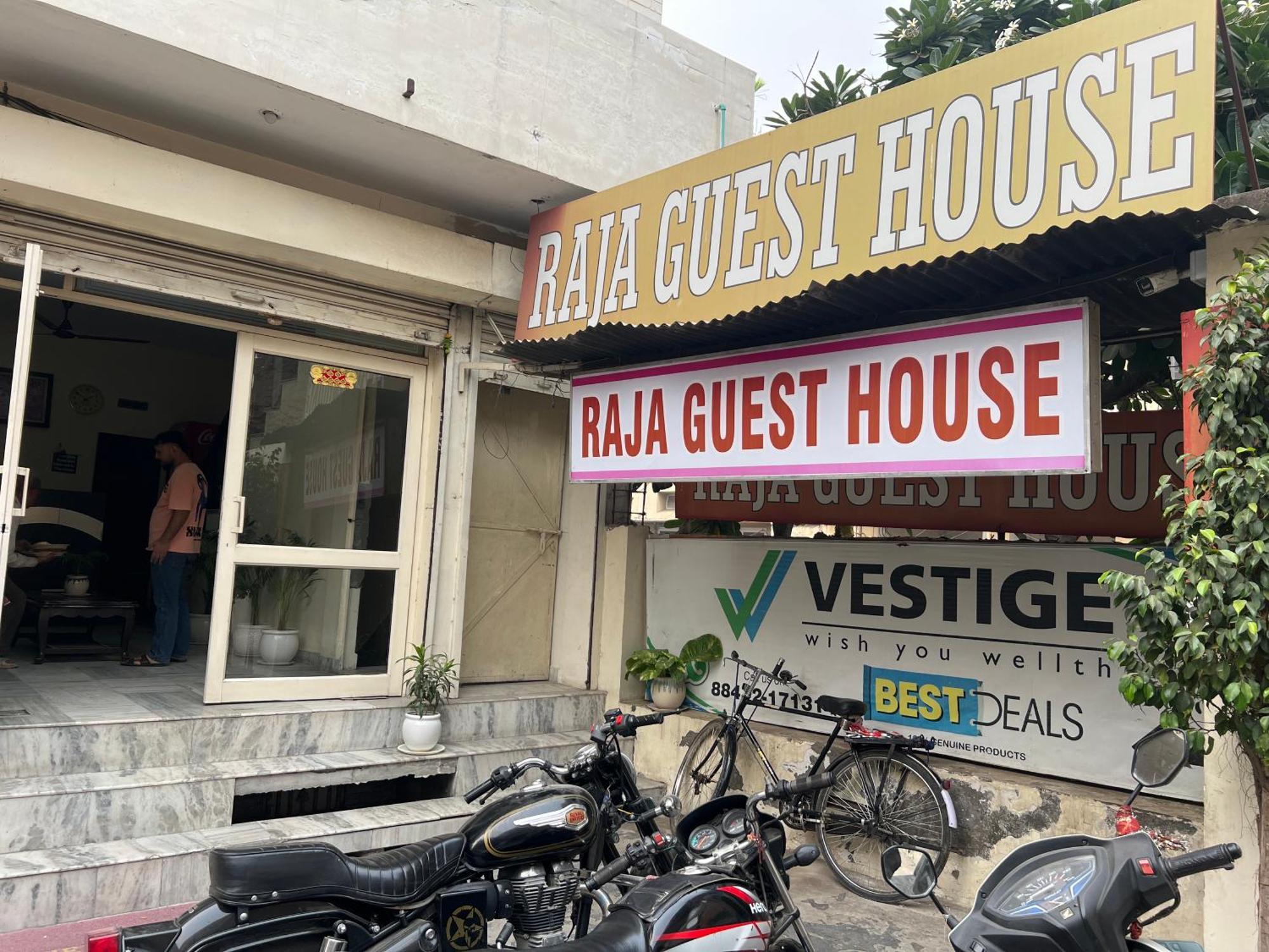 Raja Guest House -- Jalandhar Railway Station -- For Family, Couples, Travellers Exteriör bild