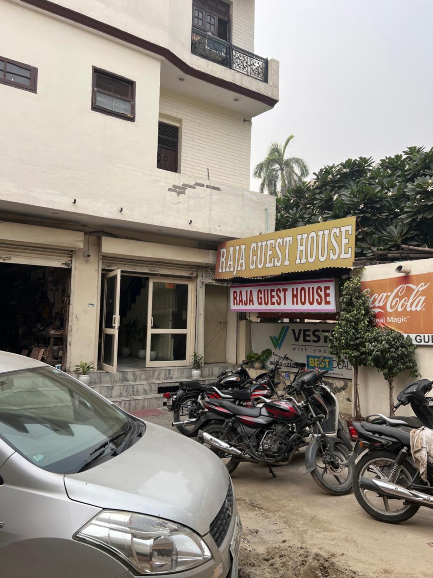 Raja Guest House -- Jalandhar Railway Station -- For Family, Couples, Travellers Exteriör bild