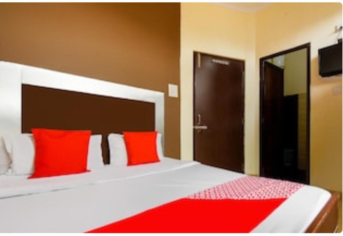 Raja Guest House -- Jalandhar Railway Station -- For Family, Couples, Travellers Exteriör bild