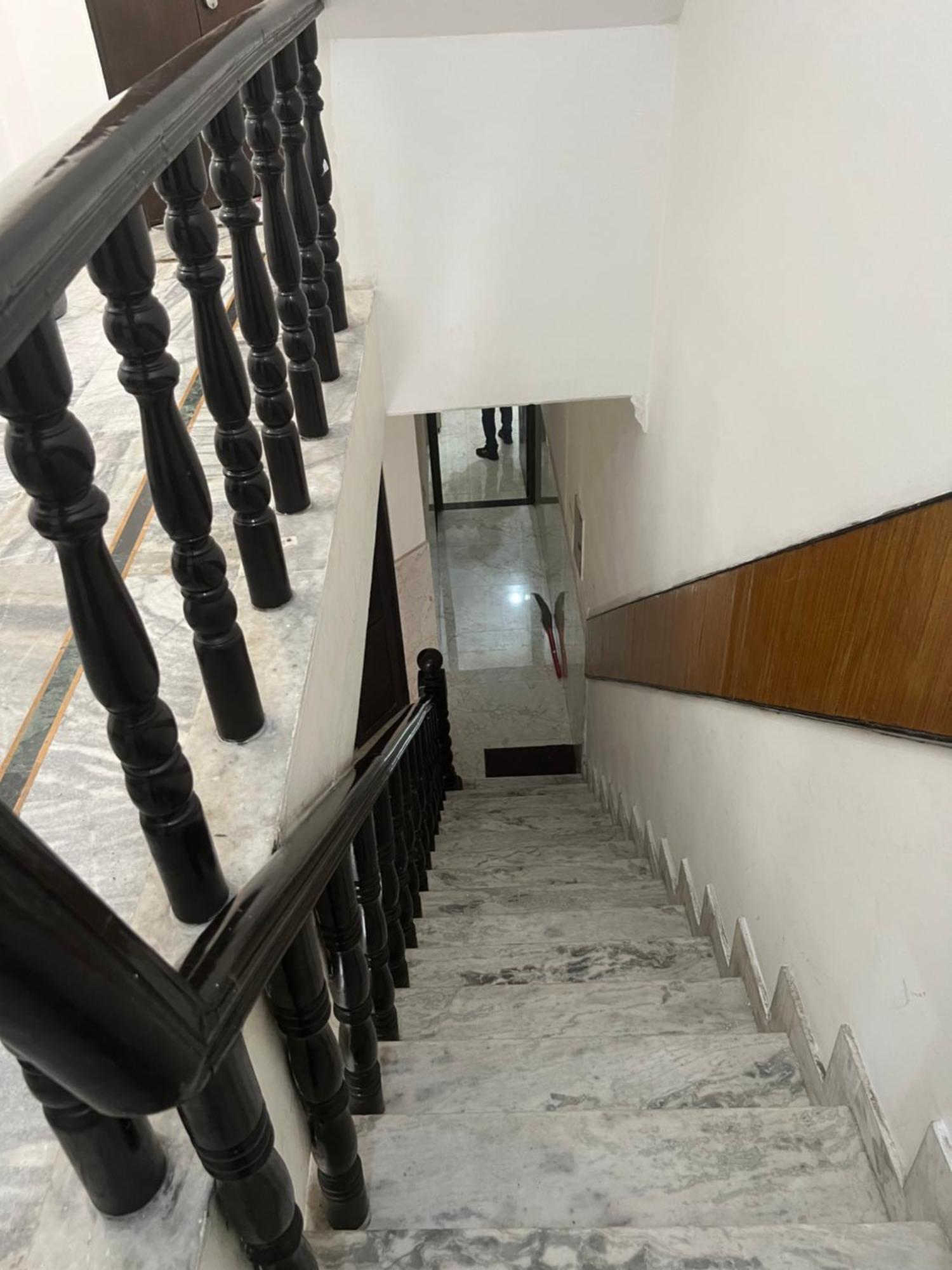 Raja Guest House -- Jalandhar Railway Station -- For Family, Couples, Travellers Exteriör bild